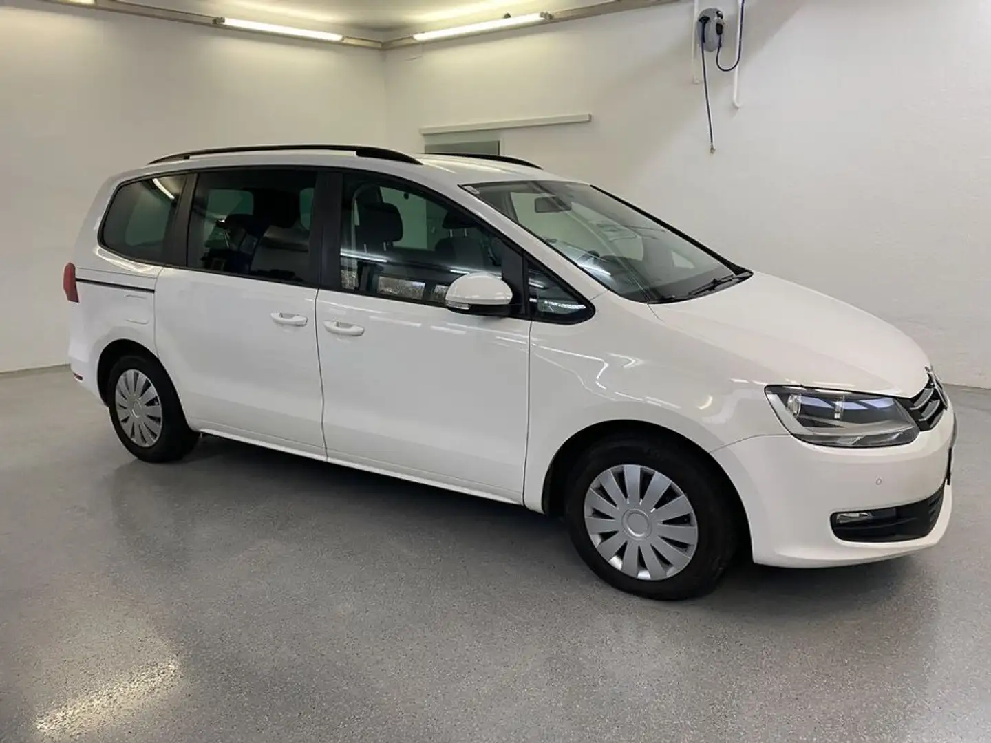 Volkswagen Sharan 2,0 TDI Trendline BMT Weiß - 2