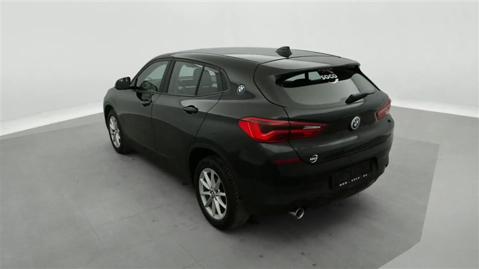 BMW X2 1.5iA sDrive18 OPF Zwart - 2