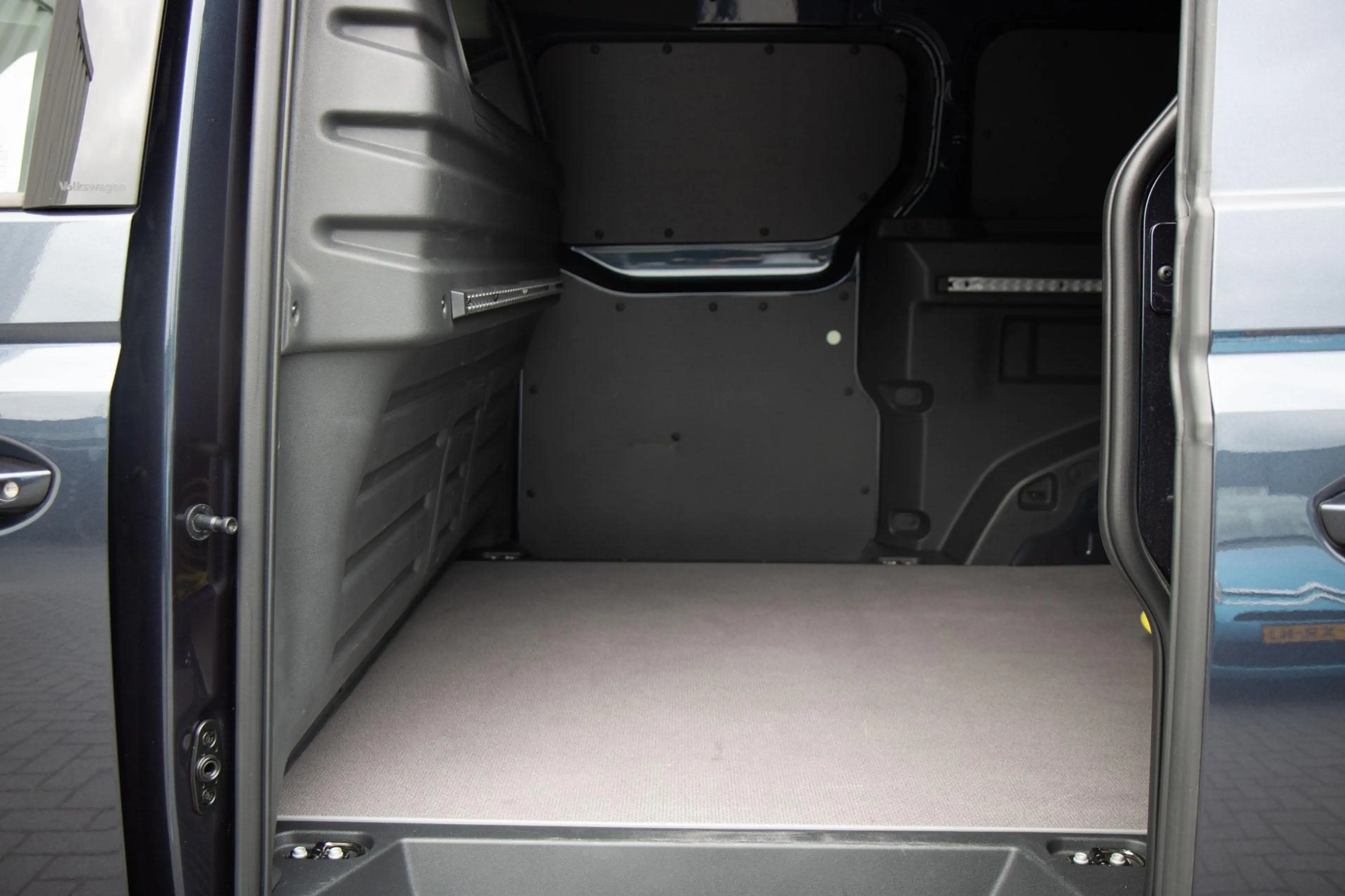 Volkswagen ID. Buzz Cargo 286pk Anniversary Edition 79 kWh | LMV 20'' | Trek — photo 15