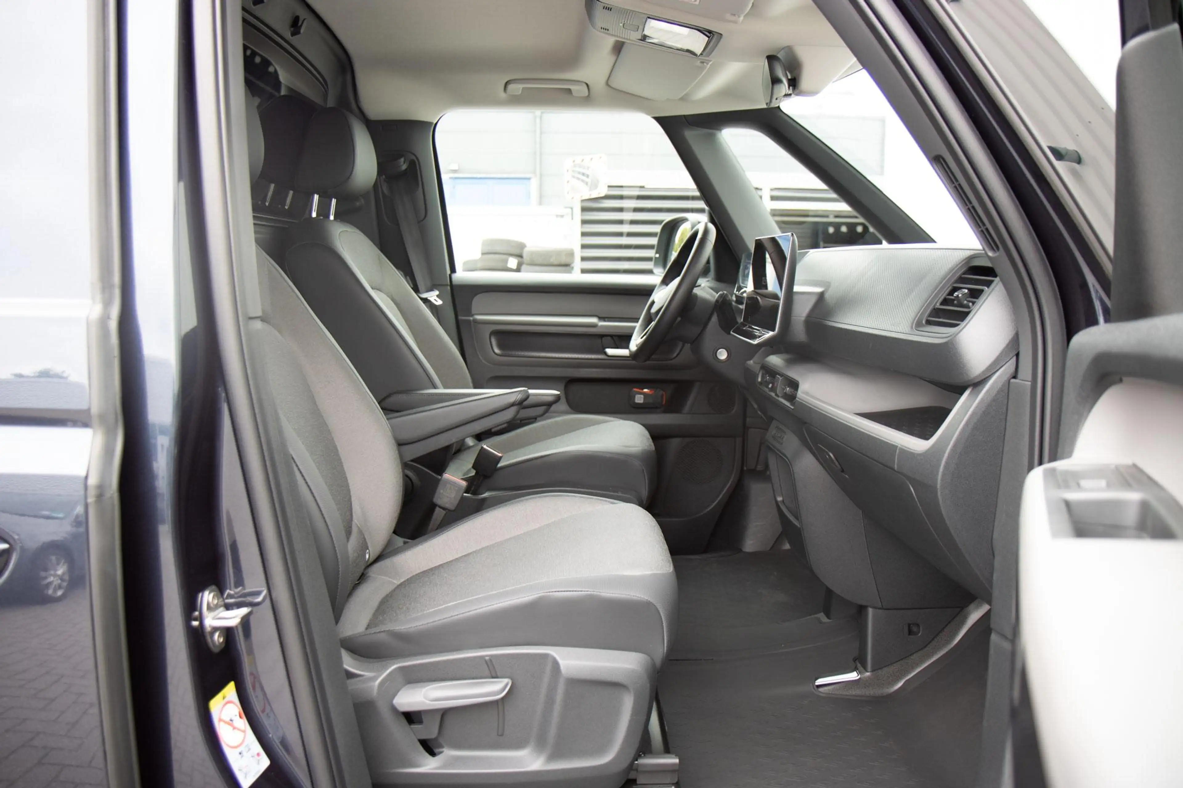Volkswagen ID. Buzz Cargo 286pk Anniversary Edition 79 kWh | LMV 20'' | Trek — photo 11