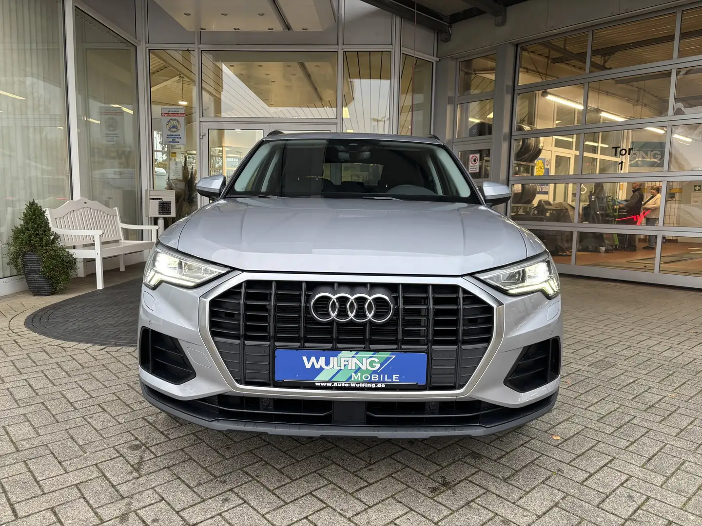 Audi Q3 45 TFSI e S-tronic 1.Hd ACC LED CAM NAVI PDC Argent - 2