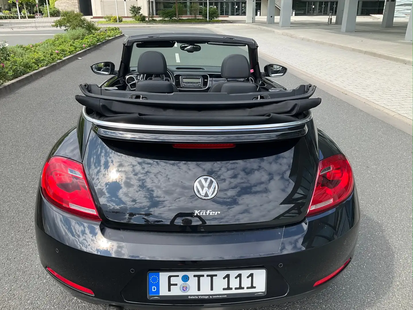 Volkswagen Beetle The Cabrio 1.2 TSI CUP SHZ PDC nur 39T Service NEU Schwarz - 2