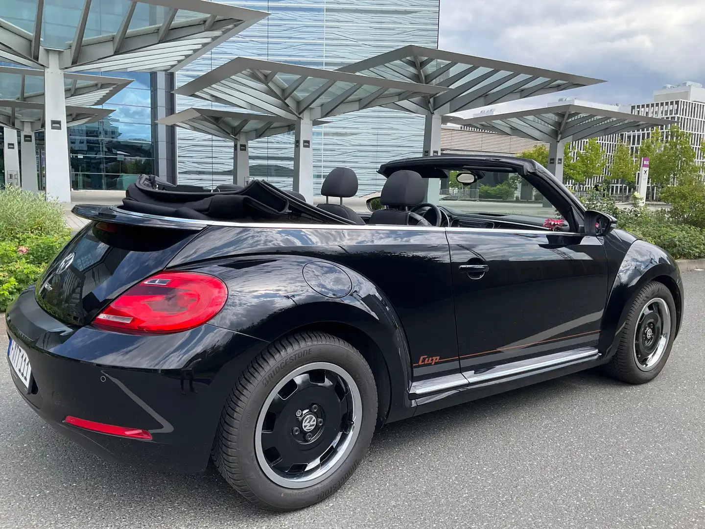 Volkswagen Beetle The Cabrio 1.2 TSI CUP SHZ PDC nur 39T Service NEU Schwarz - 1