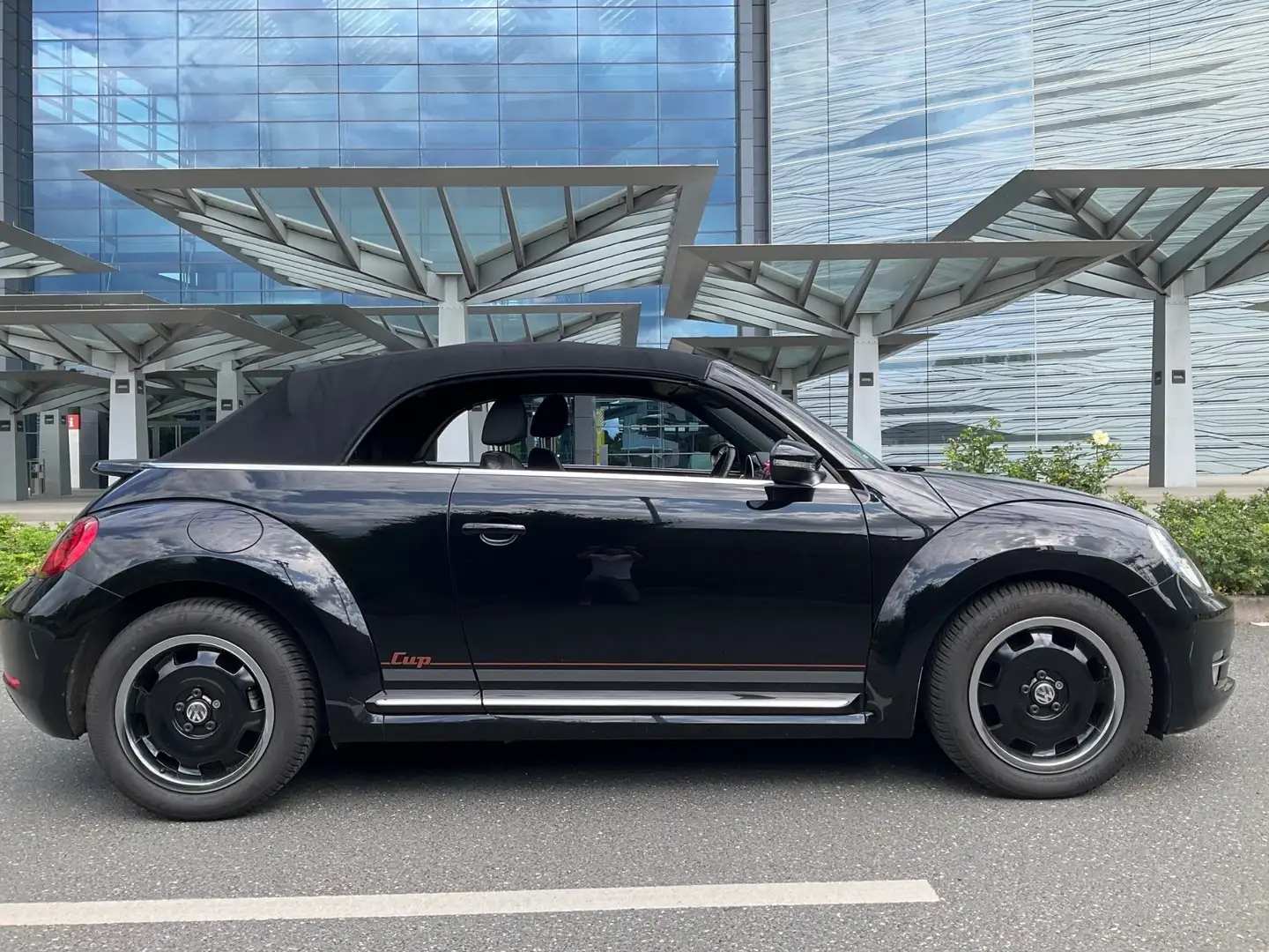 Volkswagen Beetle The Cabrio 1.2 TSI CUP SHZ PDC nur 39T Service NEU Schwarz - 1