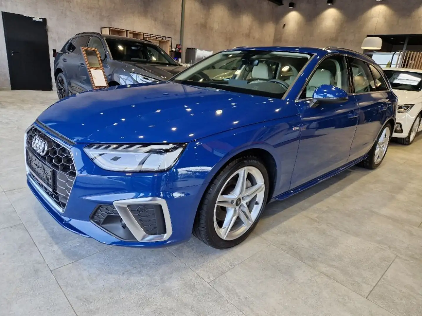 Audi A4 Avant 40 TFSI S tronic S line* Blau - 1