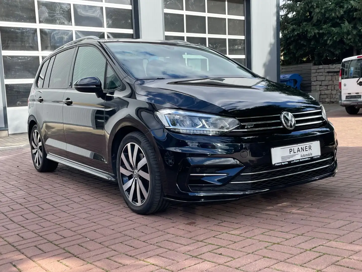 Volkswagen Touran Sound R-Line 1.Hand LED Navi DSG Service Schwarz - 1