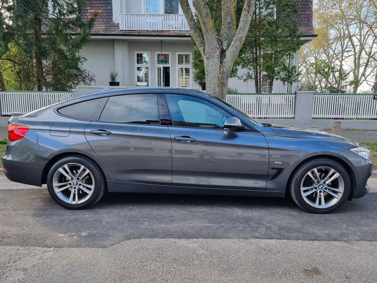 BMW 320 3er GT Diesel 320d xDrive GT Aut. Sport Line Gri - 1