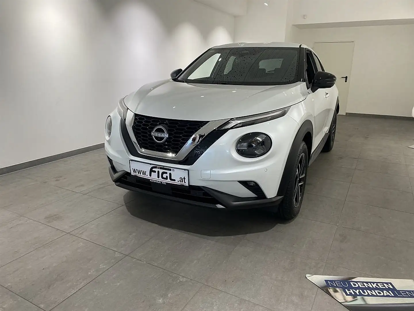 Nissan Juke 1.0 DIG-T N-Connecta+ Blanc - 2