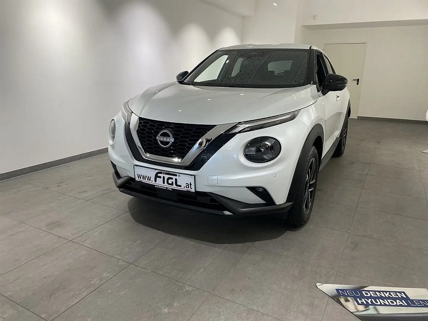 Nissan Juke 1.0 DIG-T N-Connecta+ Blanc - 1