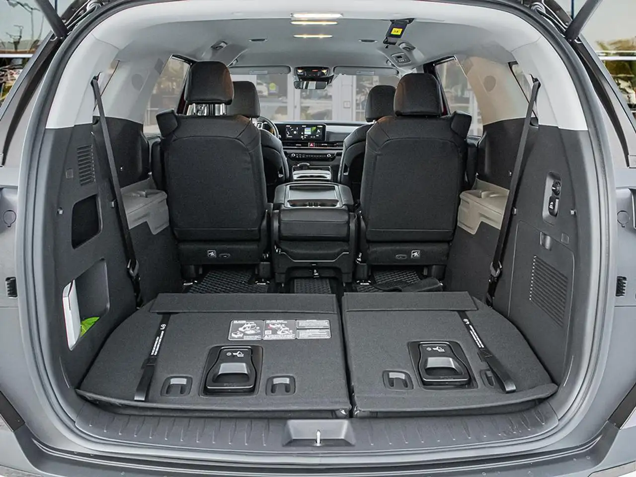 Kia Carnival снимка Kia Carnival