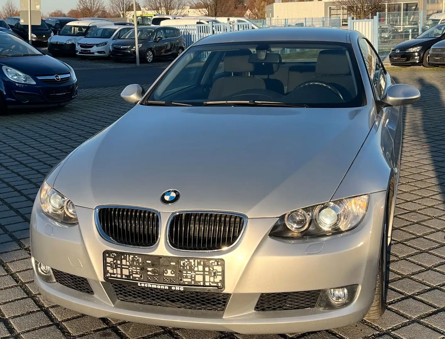 BMW 320 i Coupé Bi-Xenon|SHZ|Navi Plateado - 2