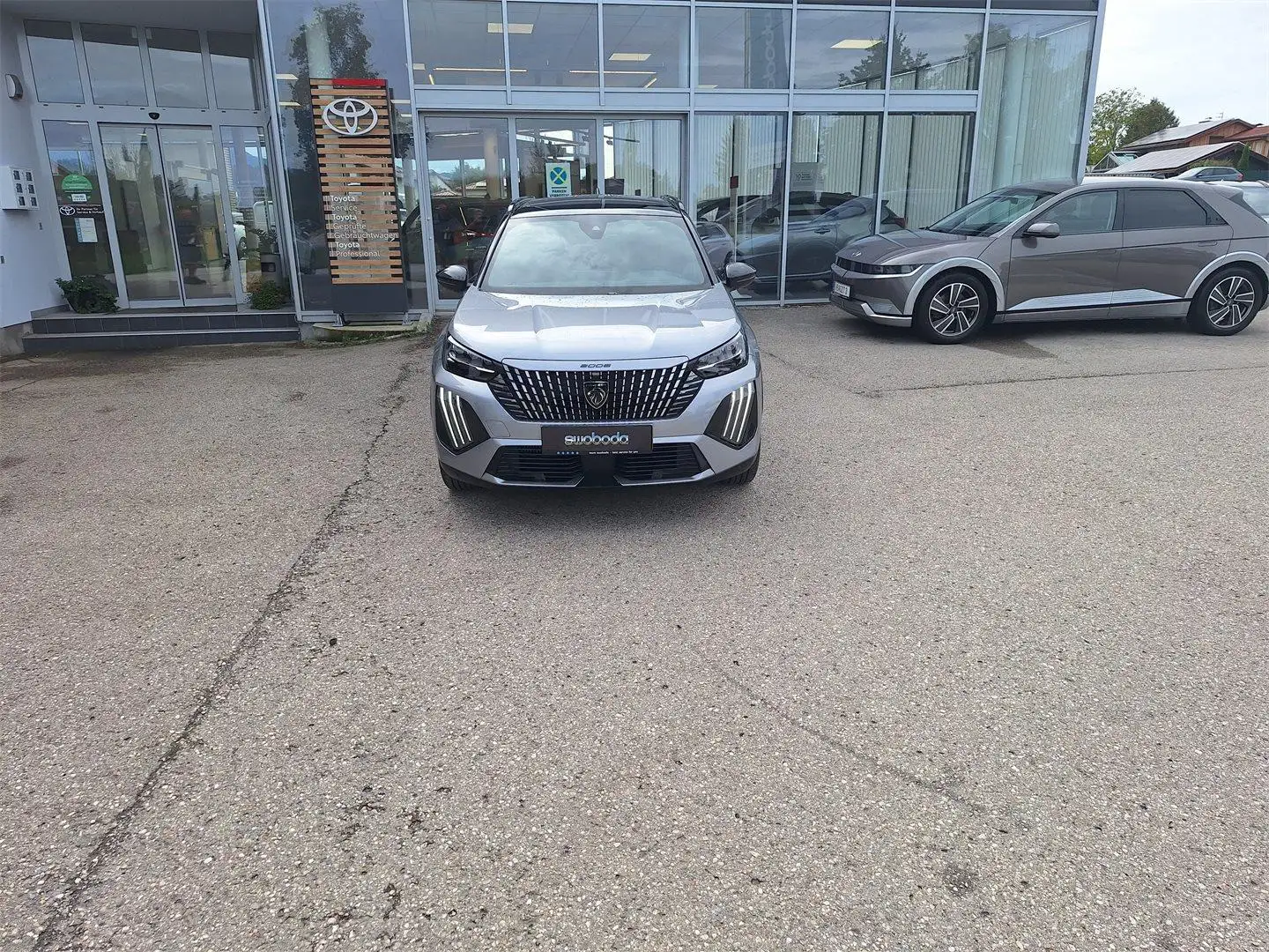 Peugeot 2008 PureTech 130 S&S GT EAT8 Silber - 2