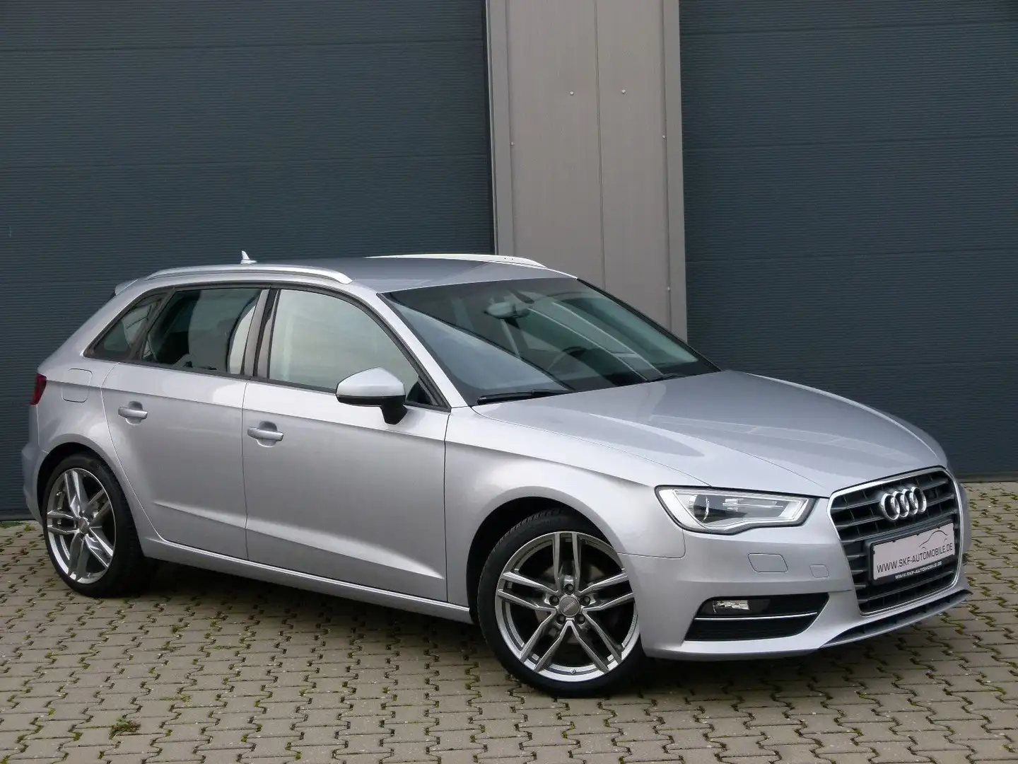 Audi A3 Sportb. 2,0TDI Xenon S-tronic PDC Navi Silber - 2