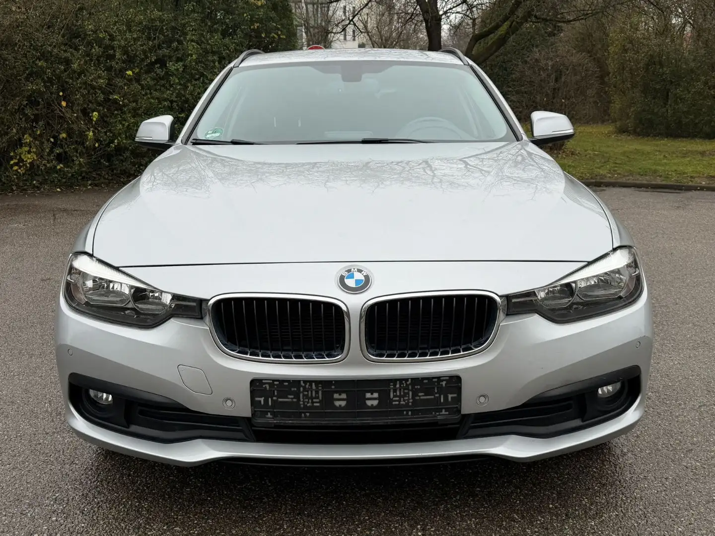 BMW 318 d Touring Luxury Line Navi Automatik Silber - 2