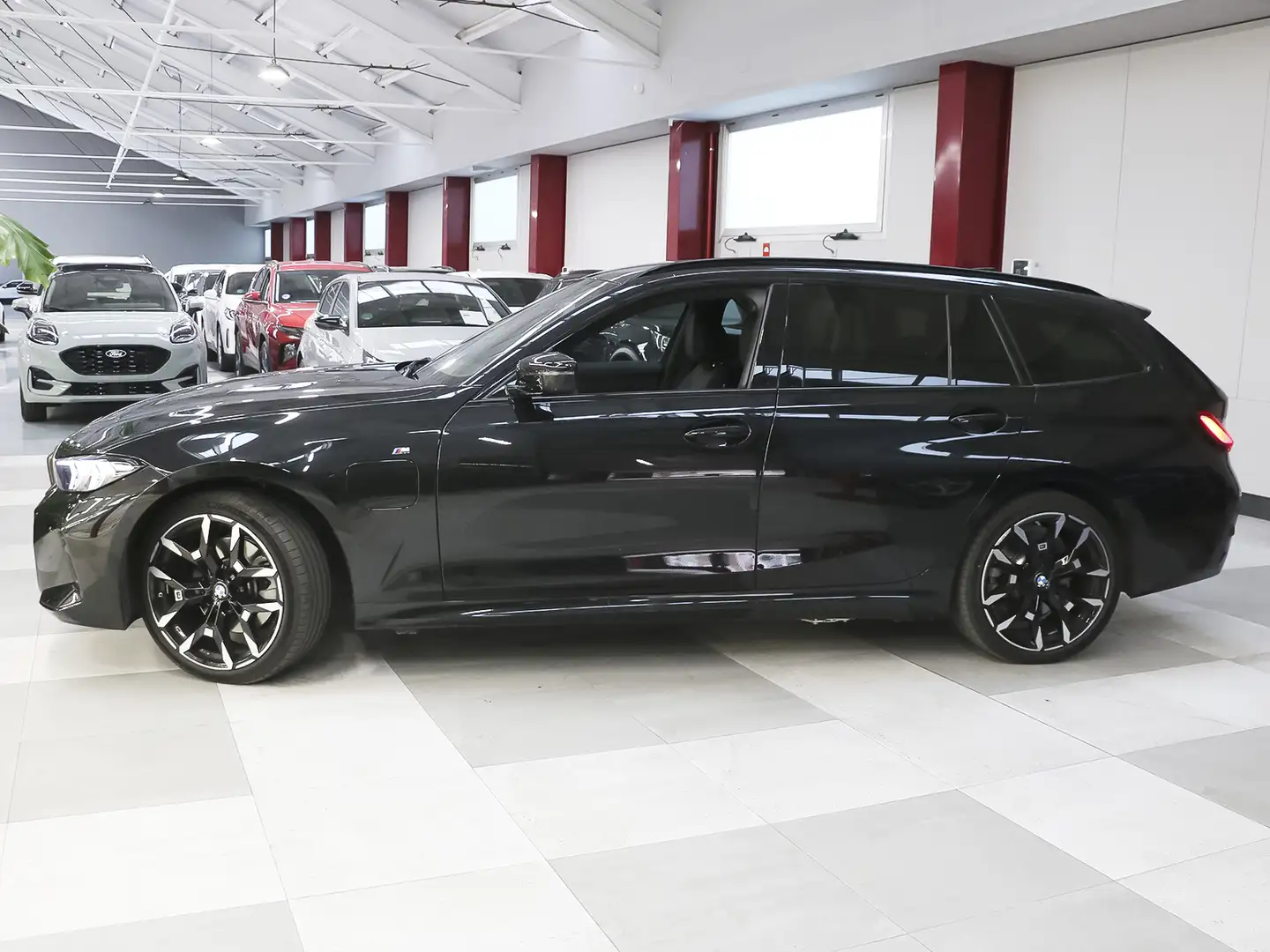 BMW 330 330e xDrive Touring Negro - 2