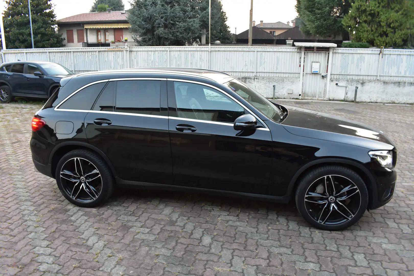 Mercedes-Benz GLC 220 d EXCLUSIVE OFF-ROAD CHROME 4M Ambiente Led Comand Nero - 1