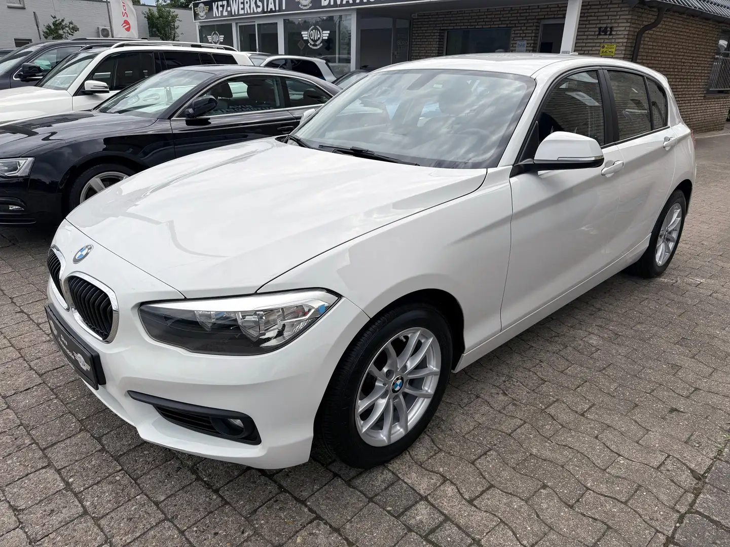BMW 118 118 i Advantage Blanc - 1