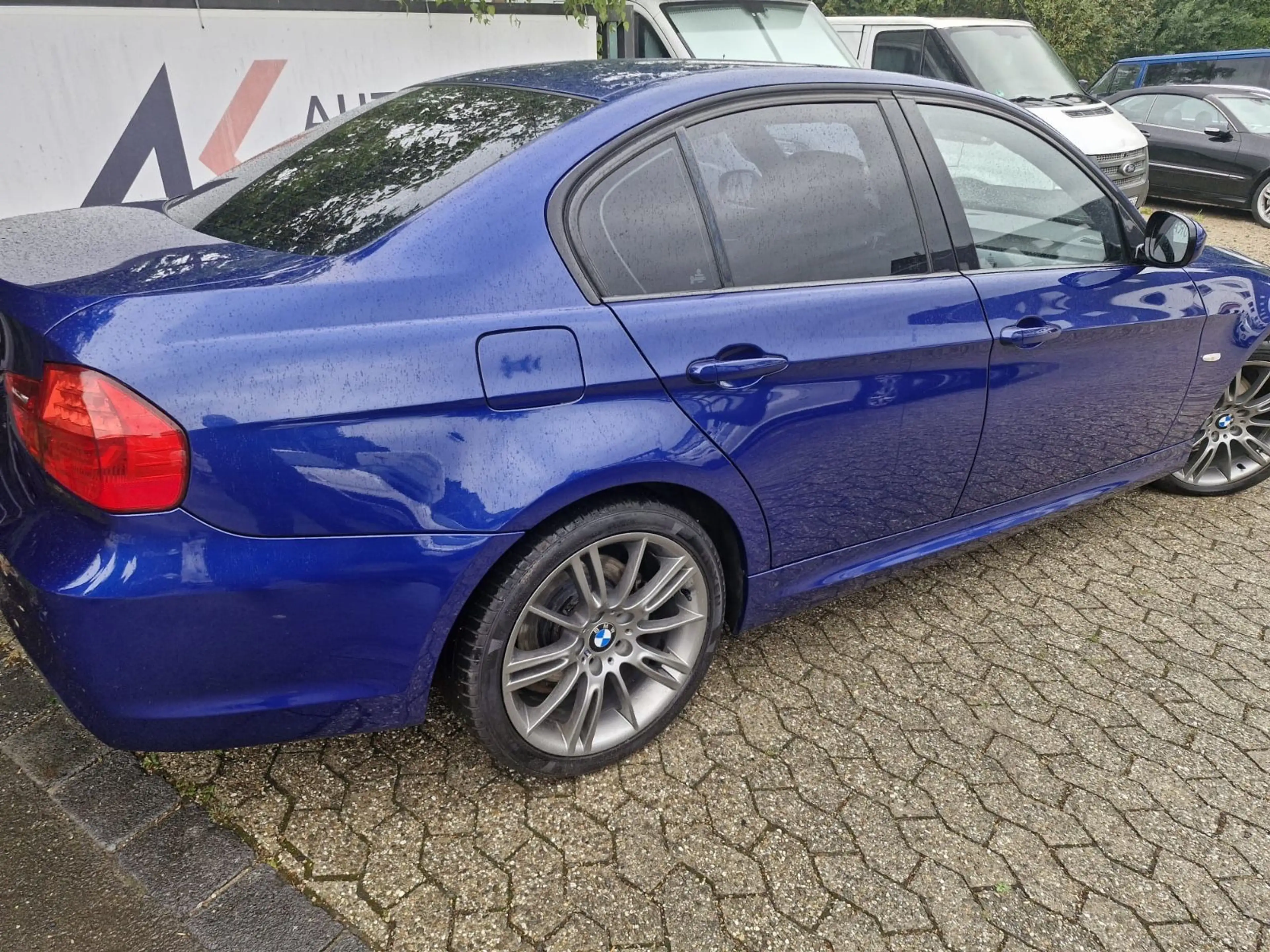 BMW 325 i xDrive M-Sport Xenon AHK Sportsitze — photo 4
