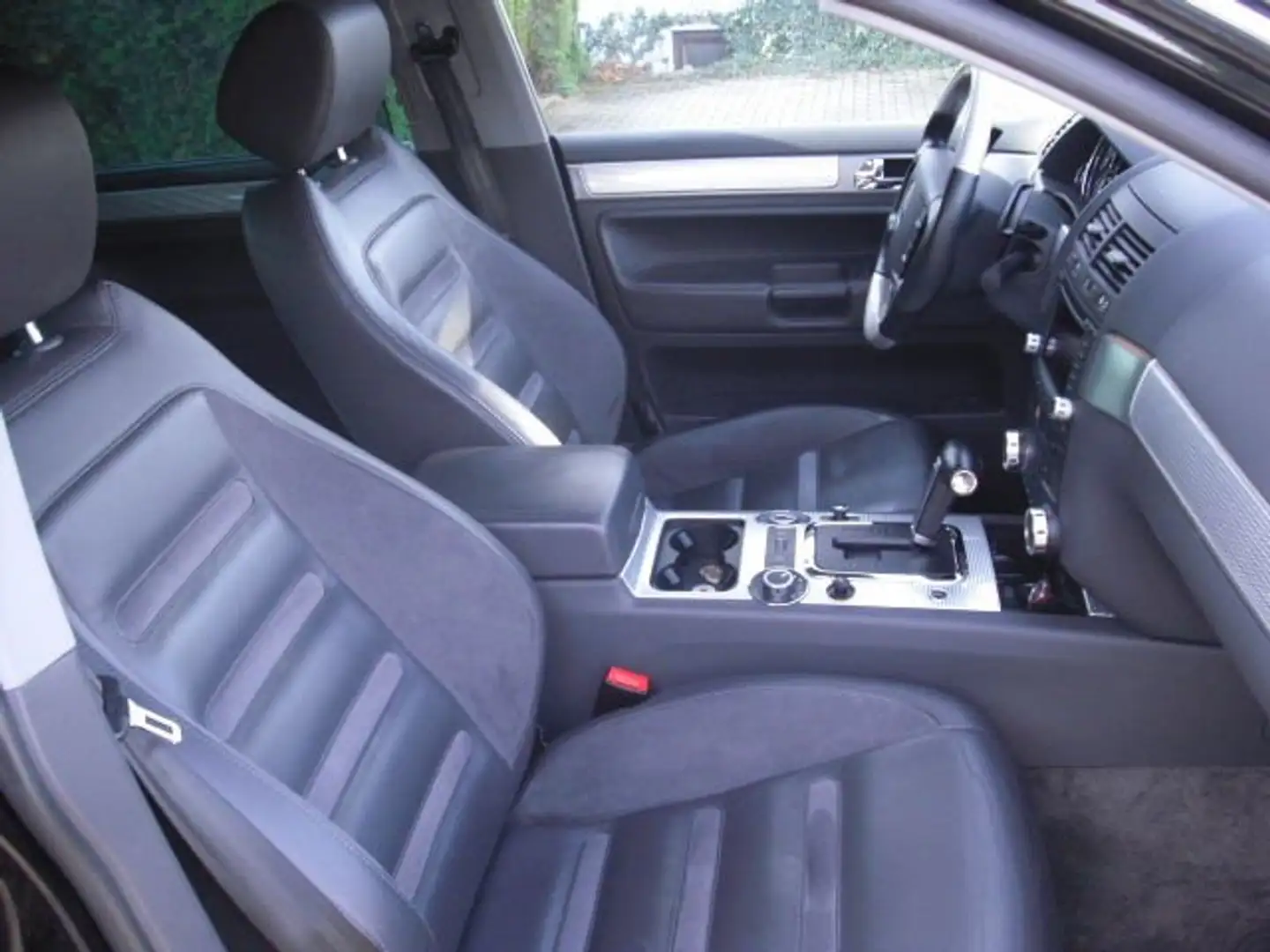 Volkswagen Touareg Touareg 6.0 W12 Automatik Sport Černá - 2