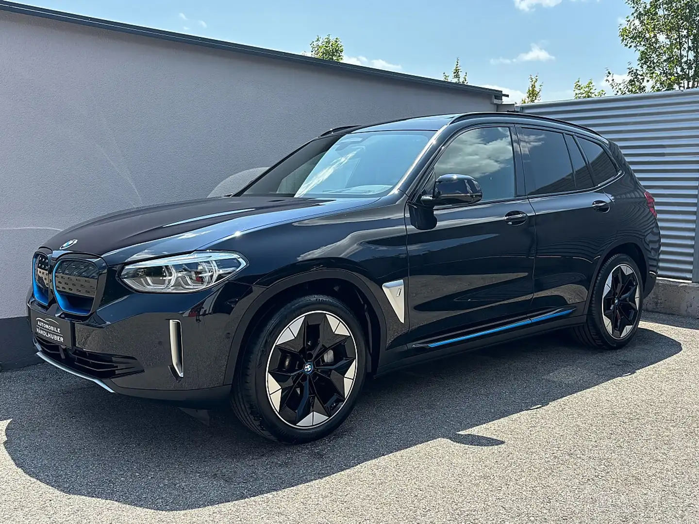 BMW iX3 Impressive/PANO/AD.LED/AHK/ALARM/HEADUP/HIFI/RÜ... Schwarz - 1