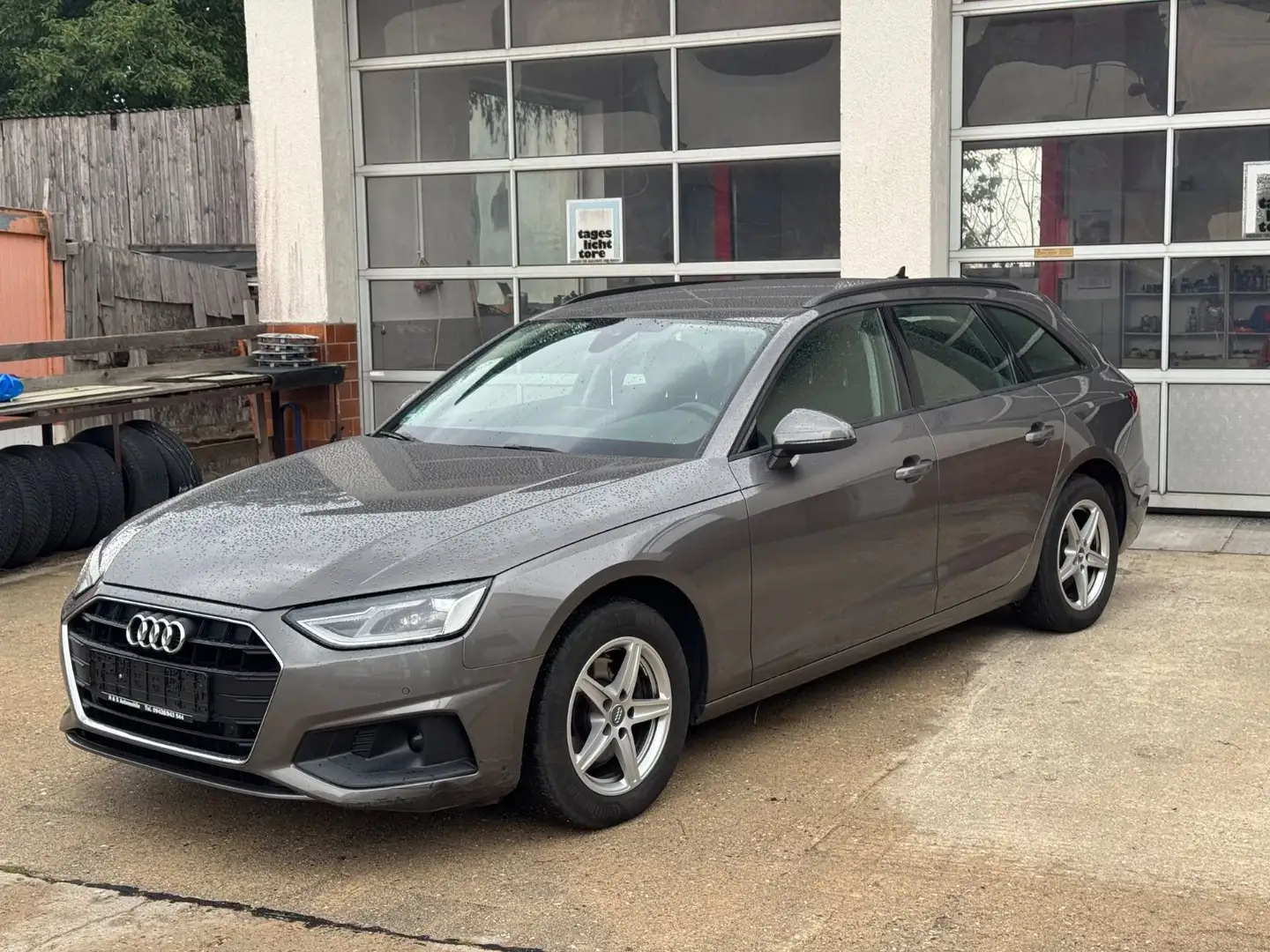 Audi A4 30 TDI S tronic Avant 1.HAND+8FACH (2231) Grau - 1
