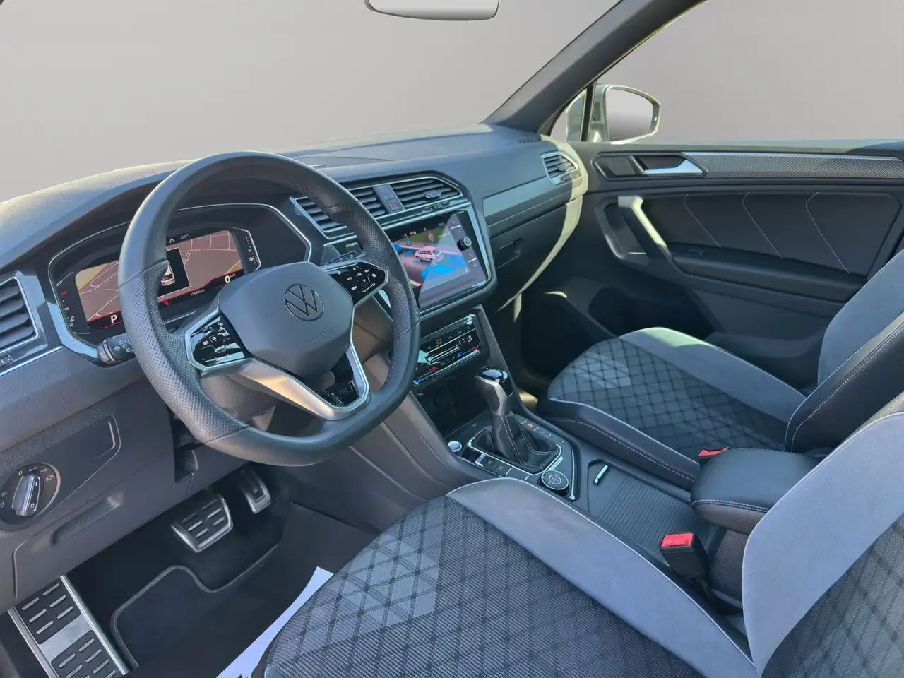 Volkswagen Tiguan 2.0 TDI R-Line 4M MATRIX VIRTUAL KEYLESS, миниатюра 13