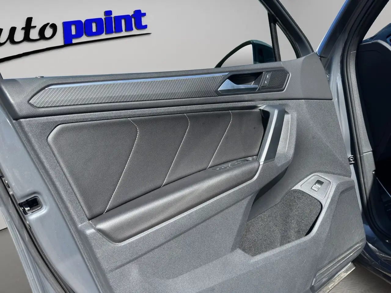 Volkswagen Tiguan 2.0 TDI R-Line 4M MATRIX VIRTUAL KEYLESS, миниатюра 20