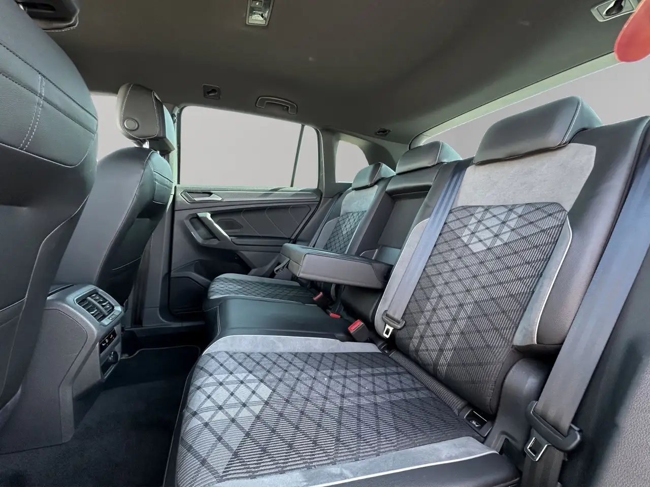 Volkswagen Tiguan 2.0 TDI R-Line 4M MATRIX VIRTUAL KEYLESS, миниатюра 22
