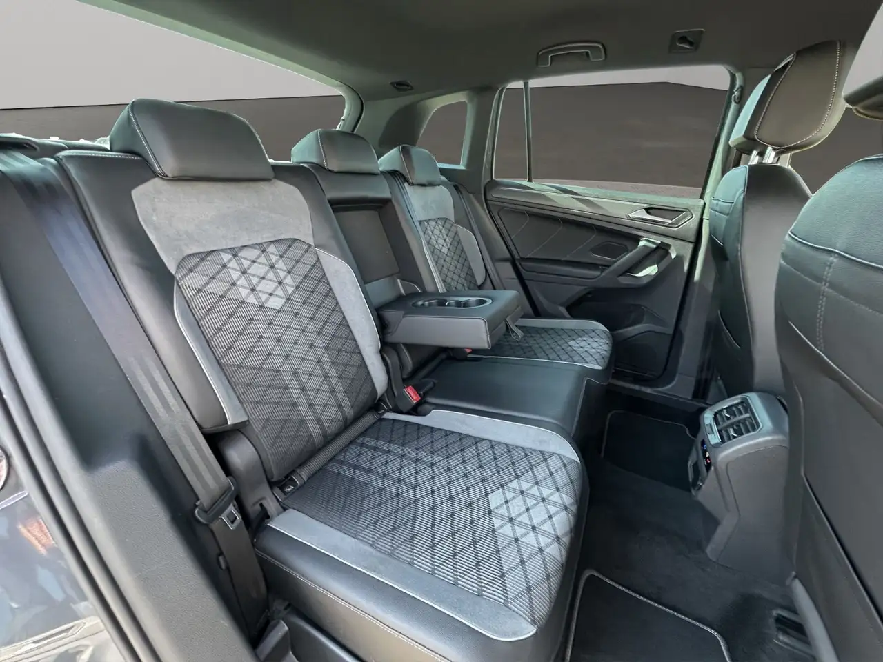 Volkswagen Tiguan 2.0 TDI R-Line 4M MATRIX VIRTUAL KEYLESS, миниатюра 23
