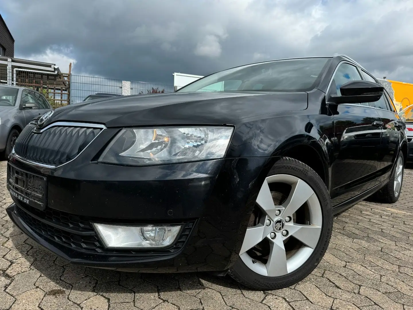 Skoda Octavia 1,6TDI Elegance,Automatik,Klimaanlage. Schwarz - 1