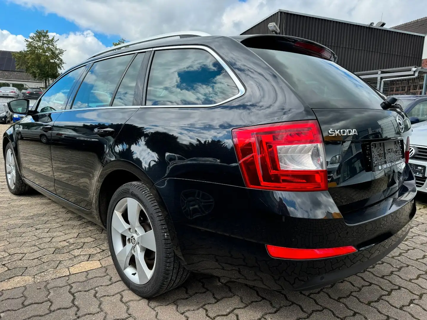 Skoda Octavia 1,6TDI Elegance,Automatik,Klimaanlage. Schwarz - 2