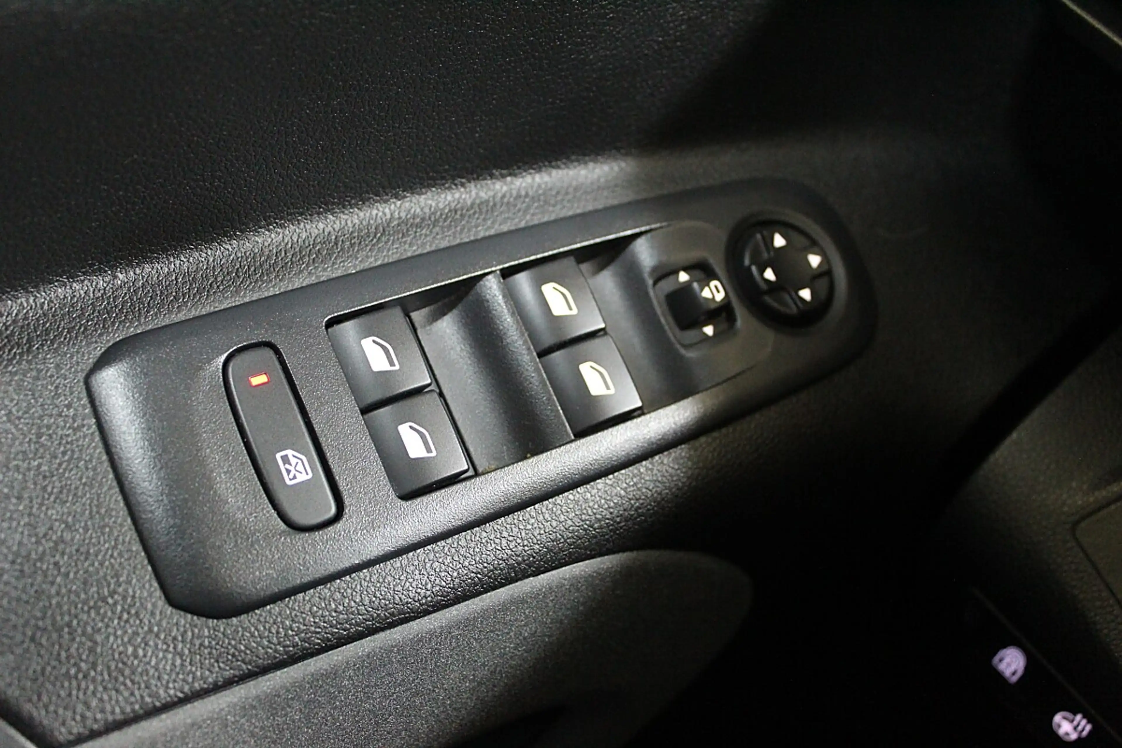 Peugeot Rifter Standard BlueHDI 100 S&S Allure 6-Gang-Manuell — photo 11