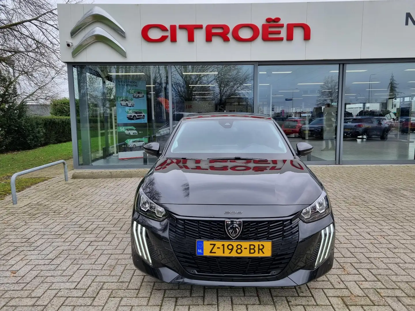 Peugeot 208 1.2 PureTech 100 Allure Noir - 2
