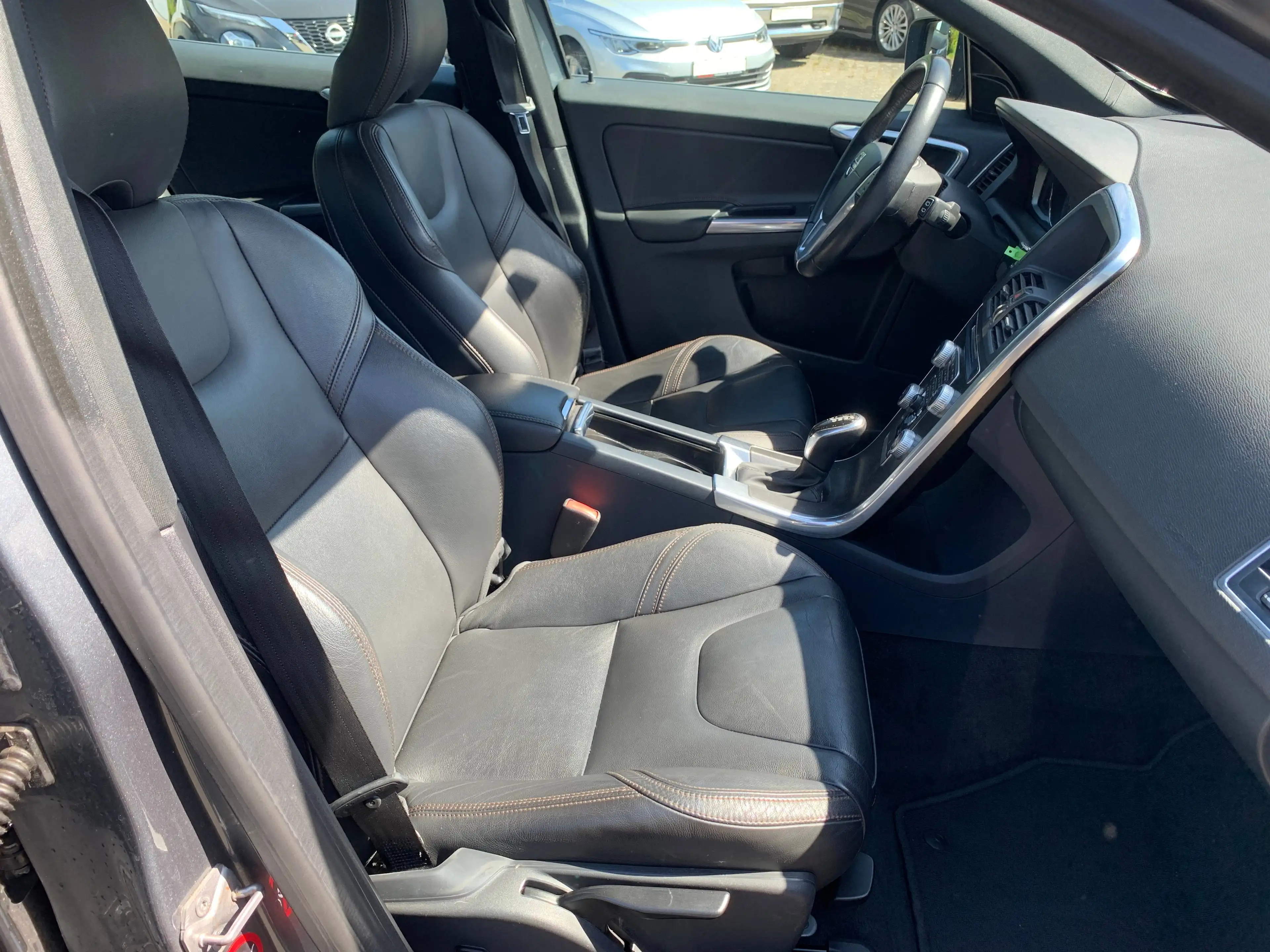 Volvo XC60 D4 Summum-Panoramadach-Automatik-Alu-Leder-1 Hand — photo 11