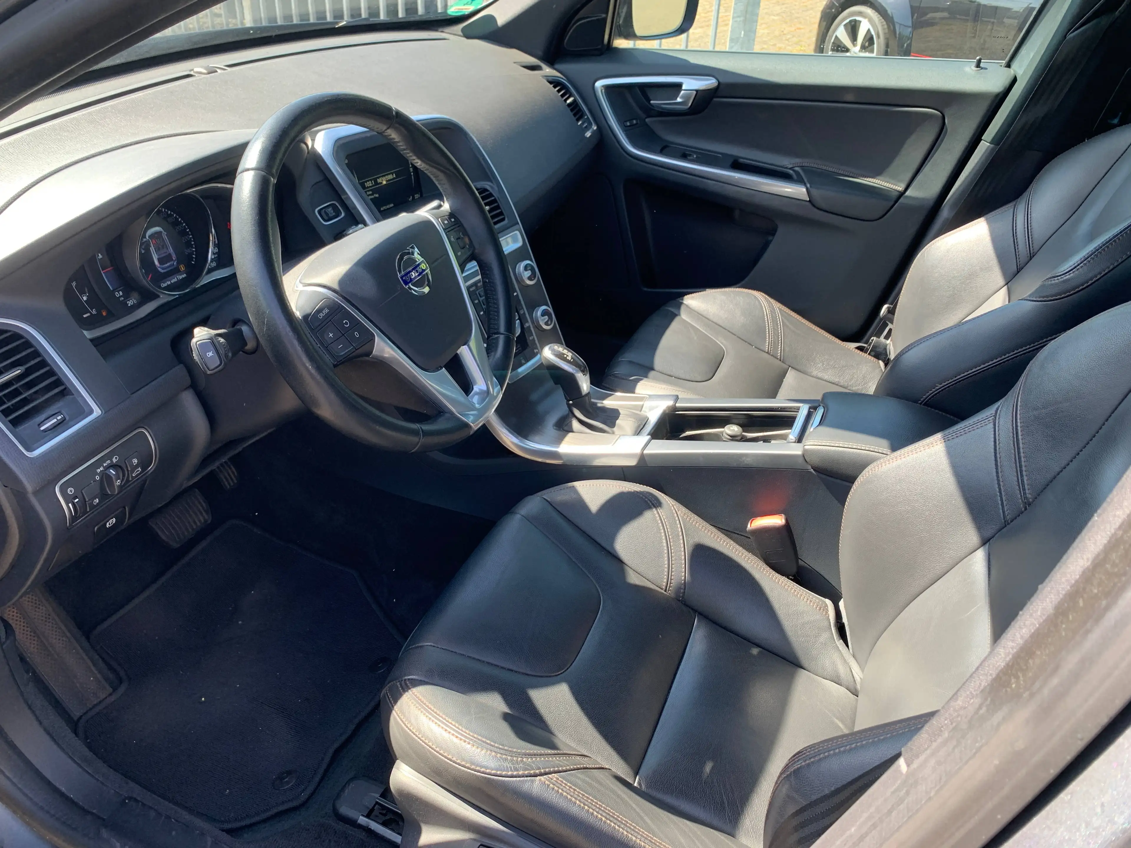Volvo XC60 D4 Summum-Panoramadach-Automatik-Alu-Leder-1 Hand — photo 13