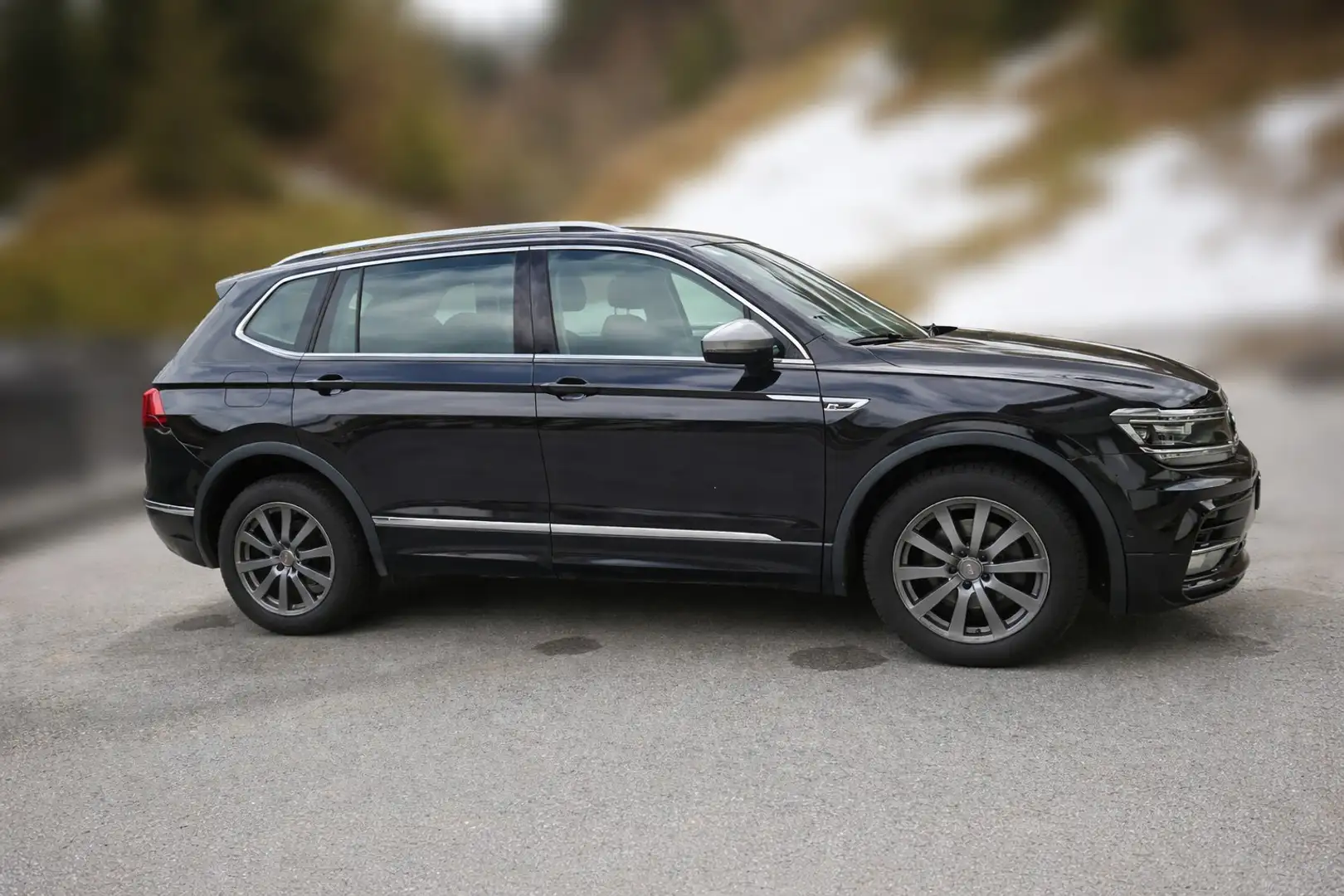 Volkswagen Tiguan Allspace R-Line 4Motion 2,0 TDI Schwarz - 1