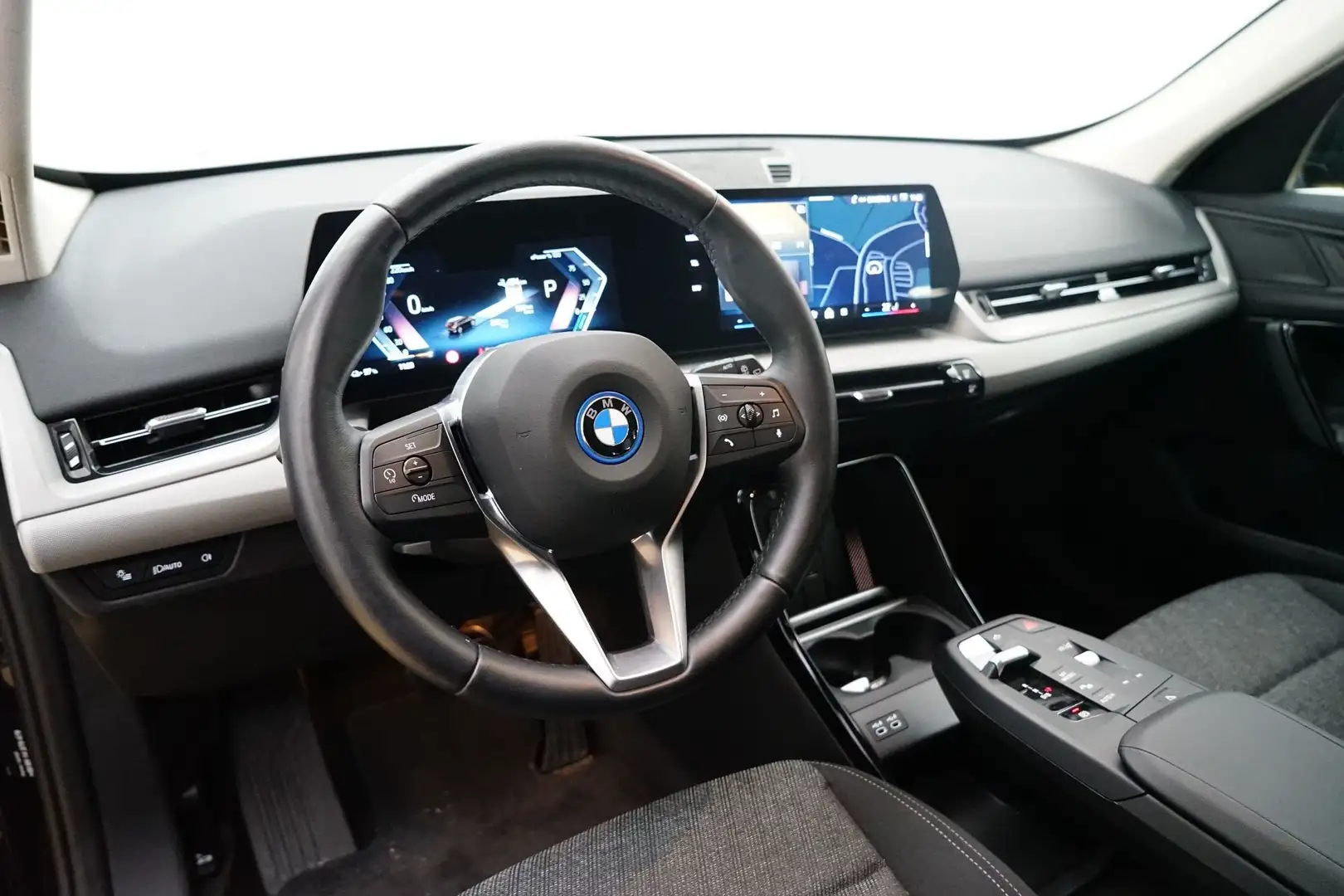 BMW iX1 eDrive20 [LED, RFK, LRH, SHZ, Komfortzugang] Noir - 2