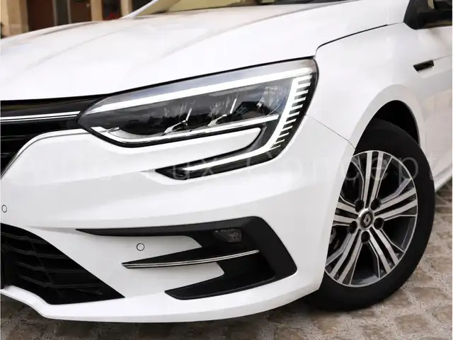 Renault Megane view 10