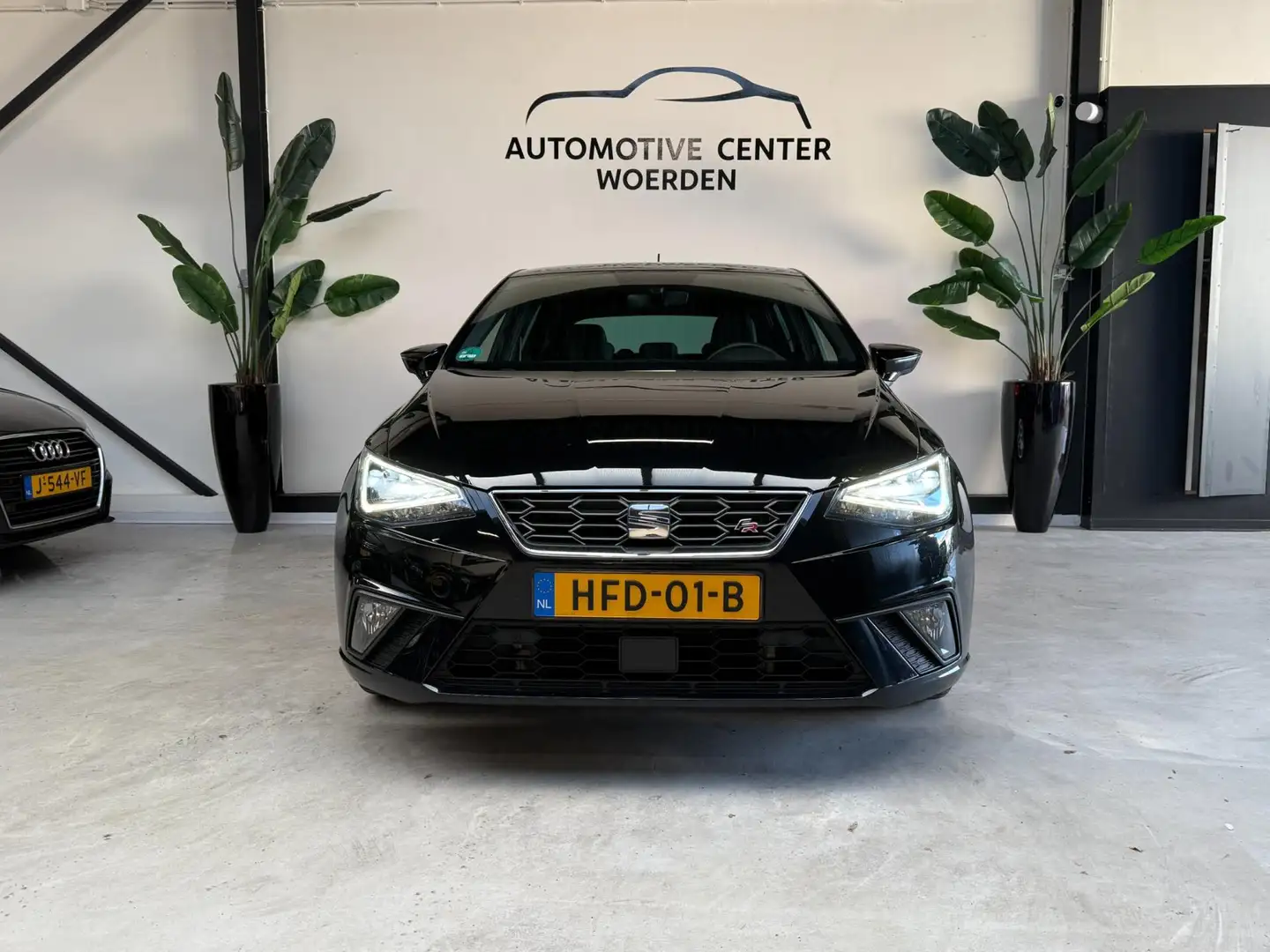 SEAT Ibiza 1.0 TSI FR Business Intense VIRTUAL CARPLAY CAMERA Zwart - 2