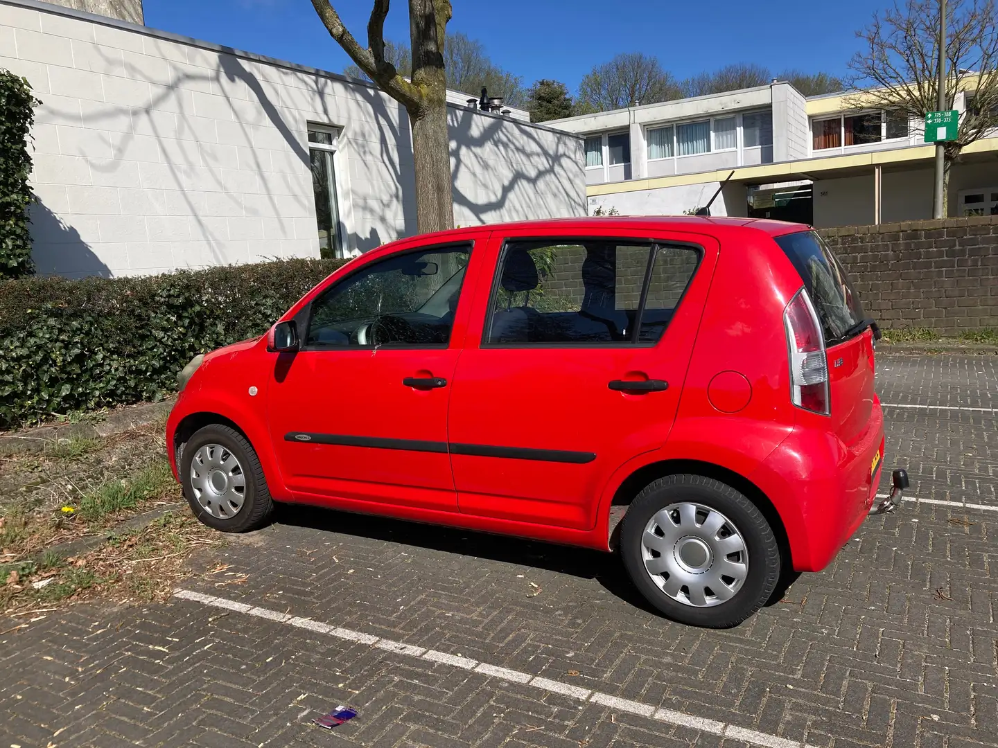 Daihatsu Sirion Sirion 1.3-16V Comfort Rojo - 1