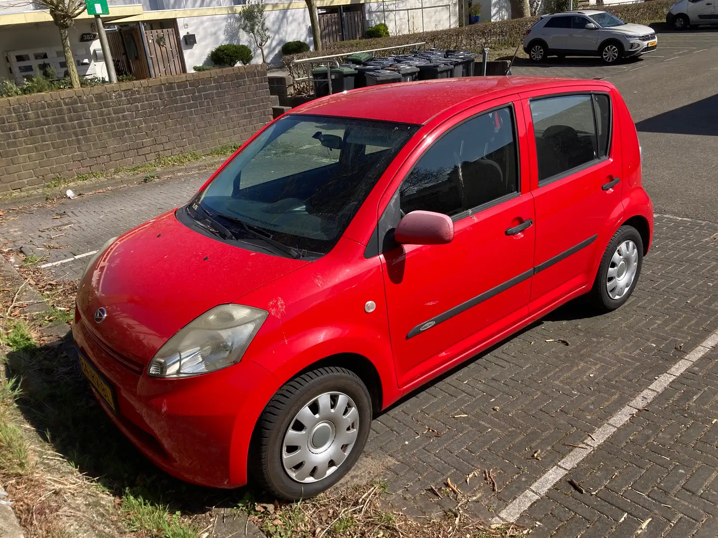 Daihatsu Sirion Sirion 1.3-16V Comfort Rojo - 2