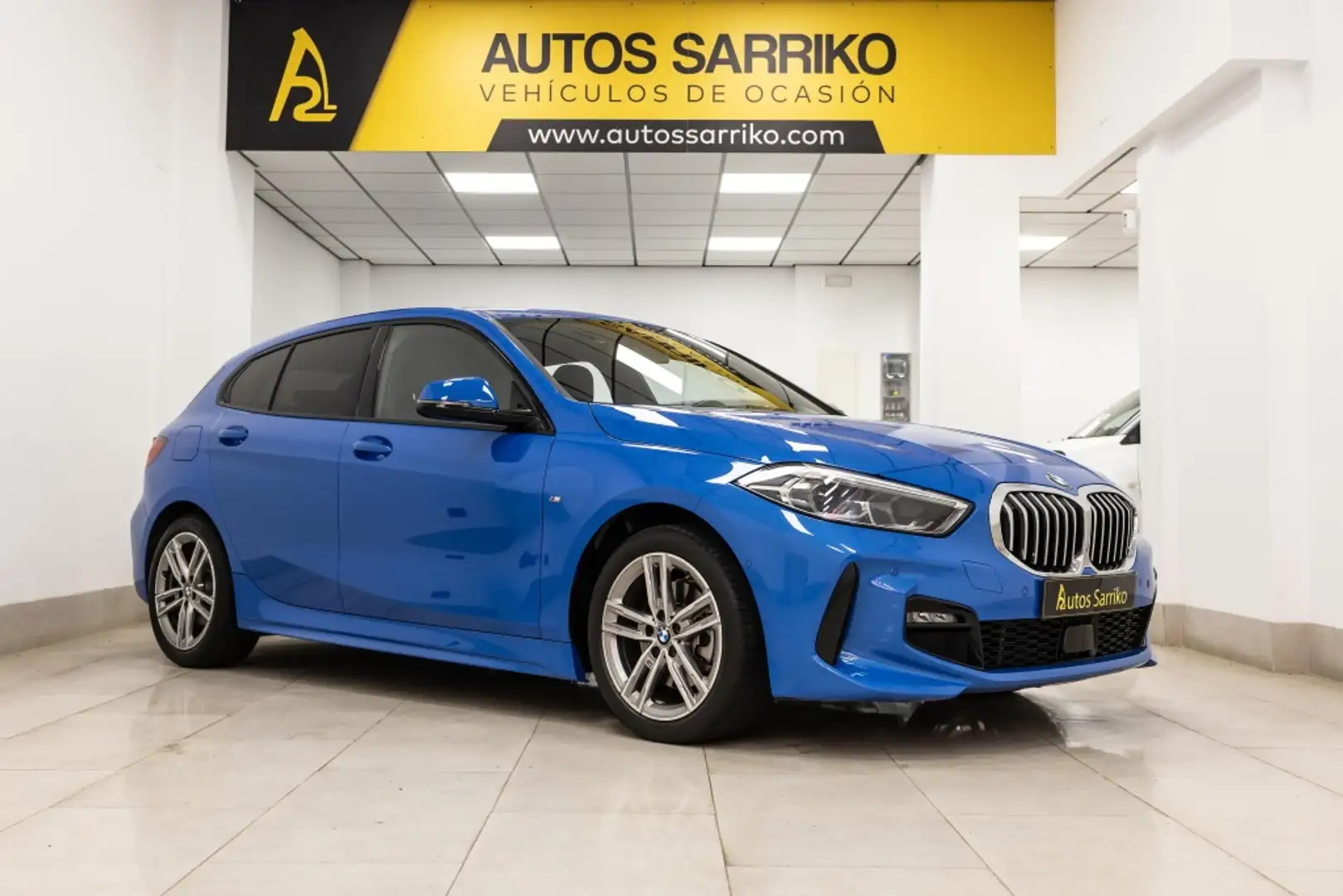 BMW 118 118iA Business Corporate M Sport Blau - 1