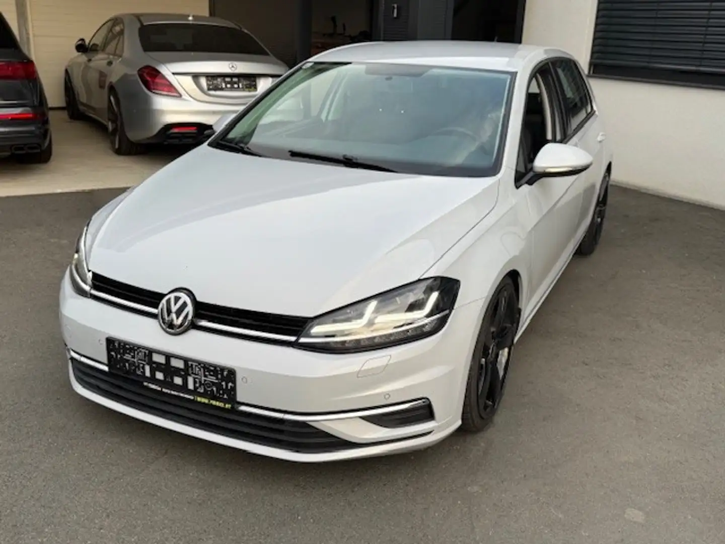 Volkswagen Golf Comfortline 1,6 TDI DSG Grau - 1