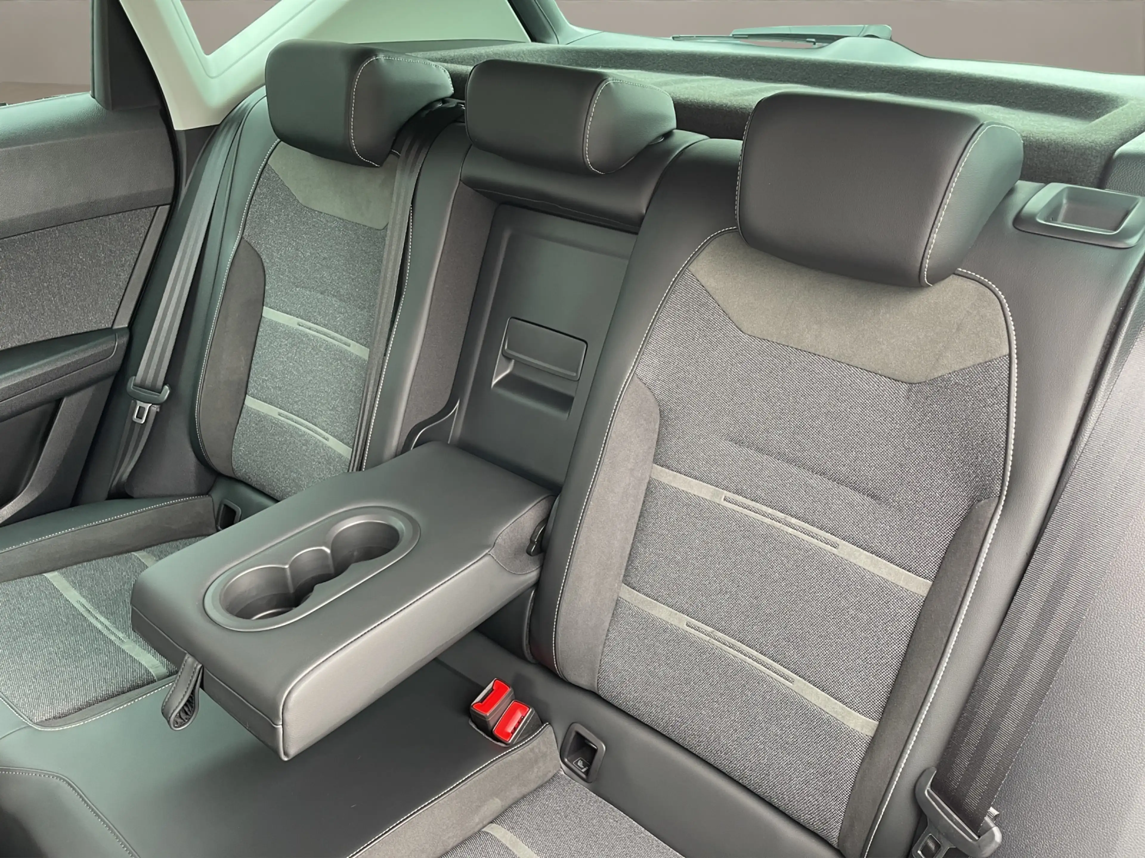 SEAT Ateca 1.5 TSI Xperience LED NAVI AHK ACC FULL-LINK LM — photo 12
