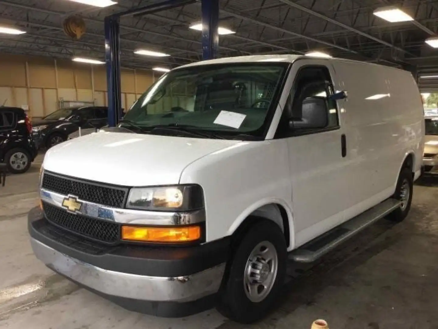 Chevrolet Chevy Van Amerikaanse bus Express 2500 Cargo Van Blanc - 2