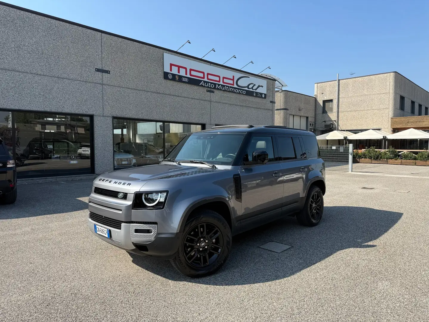 Land Rover Defender 110 3.0d i6 mhev 200cv auto 7pti TETTO GANCIO Grigio - 1