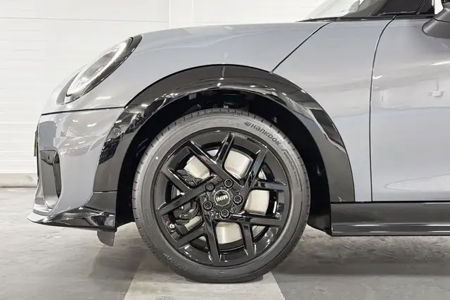 MINI Convertible view 7