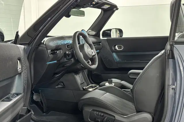 MINI Convertible view 14