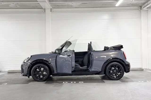 MINI Convertible view 5