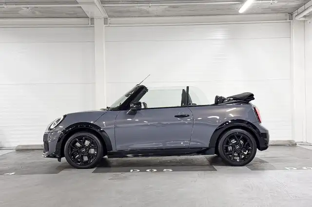 MINI Convertible view 6